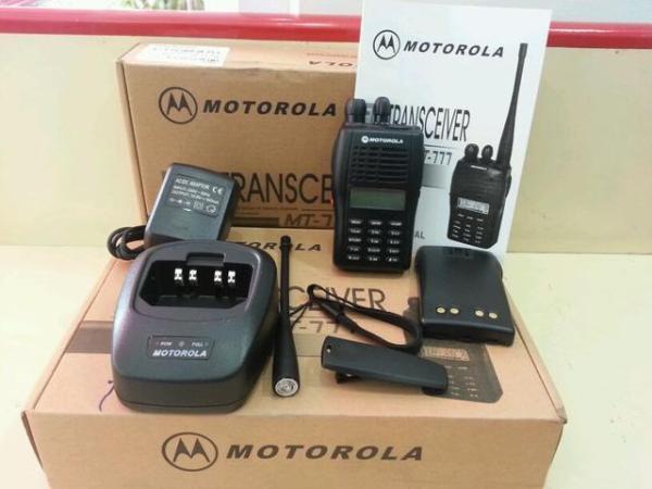 1.2KG Motorola UHF VHF Radio Lightweight and Powerful for Business