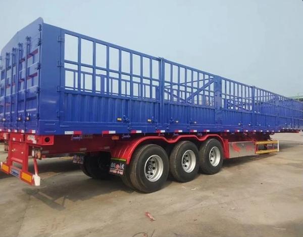 Semi-remolque de vedação de aço de 16 mm de tração lateral para transporte de gado