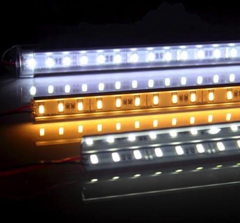 A tira conduzida Rgb emitindo-se lateral do perfil de alumínio Waterproof 2835 resistentes ao calor