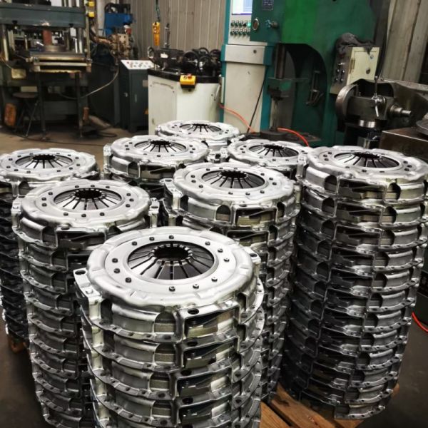 Good Selling Trucks and Cars Engine Parts Clutch COVER Manufacturers DZ9114160034 1601ZB1T-090 DZ9114160031