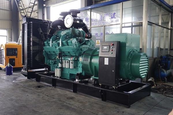 700KW Cummins Diesel Generator Set Standford Generator Black Color 50/60hz