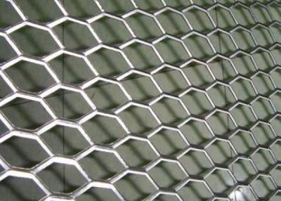 O furo do rombo expandiu a espessura de superfície galvanizada mergulhada quente 4mm da malha do metal