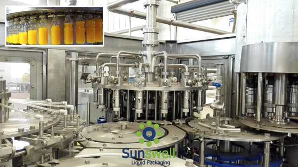 O tomate engarrafou a linha máquina do tratamento da água da bebida do suco de empacotamento líquida