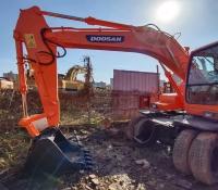Machines Doosan utilisées dans l'excavation DX140W