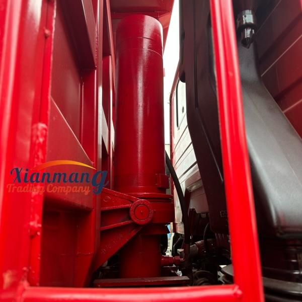 20 Cbm SINOTRUCK HOWO NX 8x4 Dump Truck 50 Ton With Tarpaulin Hohan High Capacity Aluminium Alloy
