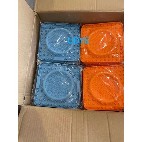 Customized Color Silicone Pet Feeding Plate for Dog and Cat Licking Pad in 2024