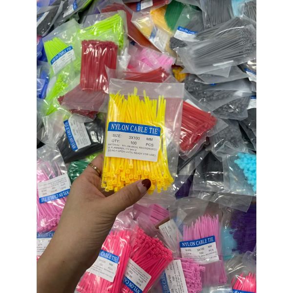 Custom Colour Cable Ties Practical Anti Slip For Christmas Tree