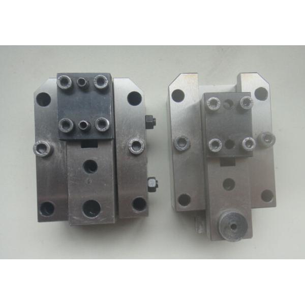 Компьютеризированная весна CNC формируя машину при тариф продукции показанный на экране