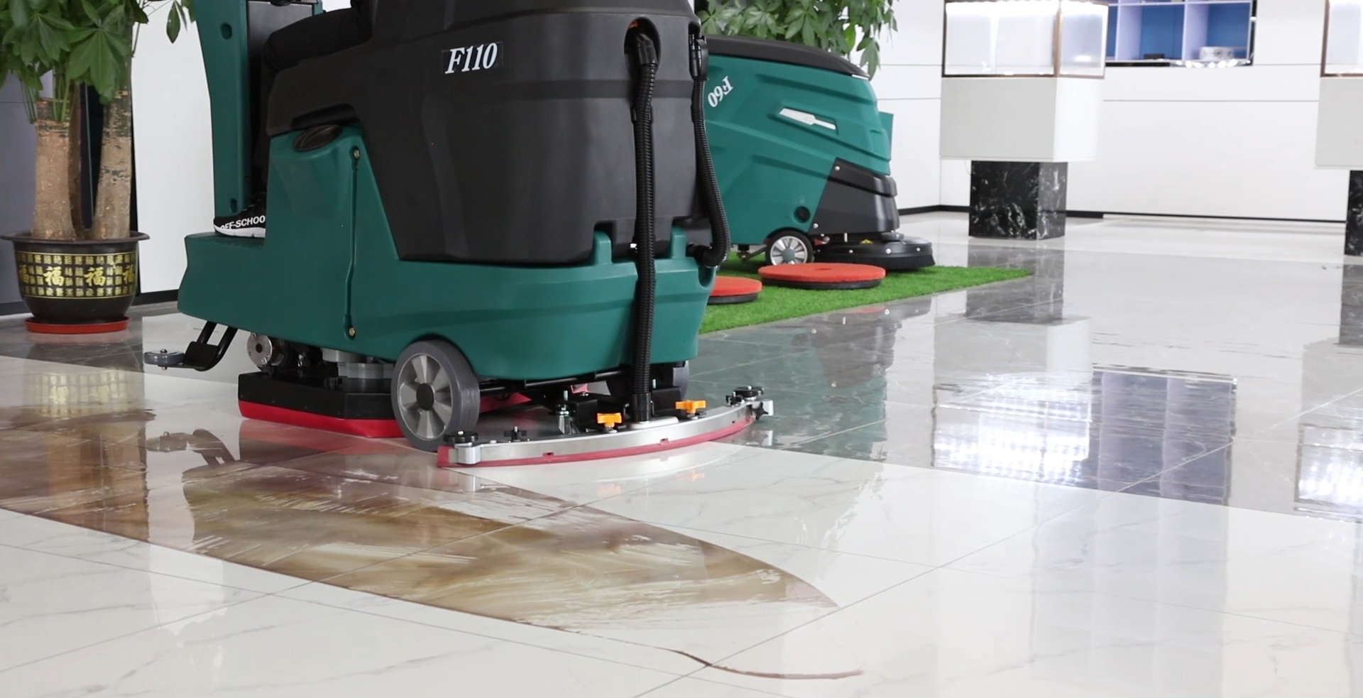 130L Ride On Floor Scrubber Vacuum Drivable Floor Cleaner Sweeper Machine