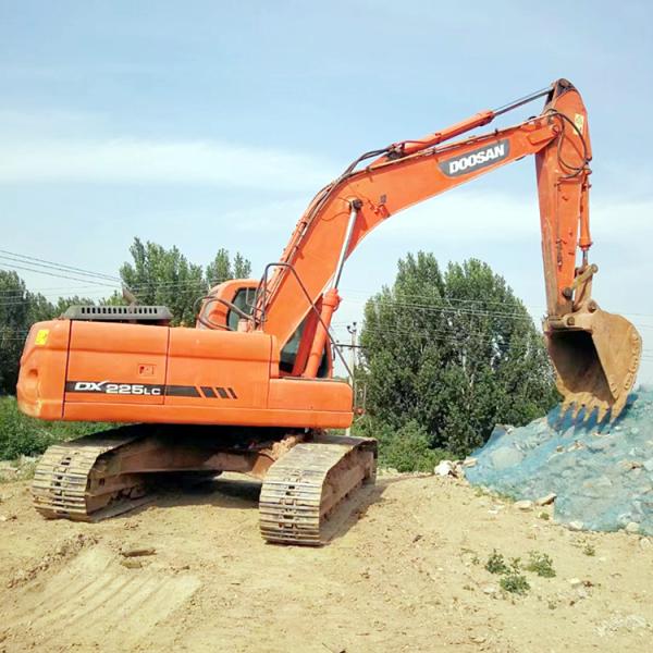 2017 Doosan DX225 Excavator Made in Korea with Original Hydraulic Cylinder in Shanghai