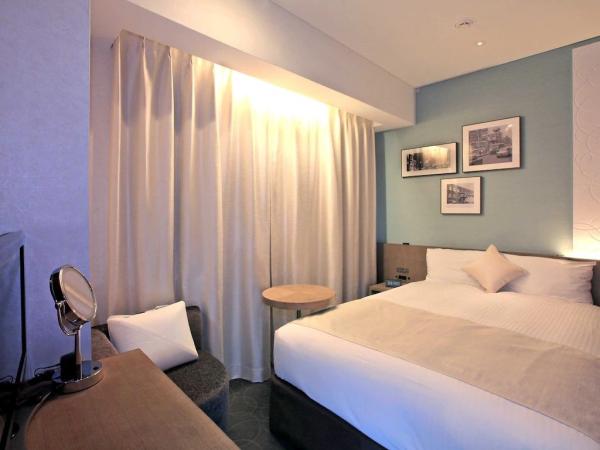 Micronesia small hotel inner design of furniture by wood bed with TV cabinet and loveseat sofa chaise