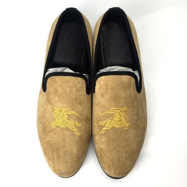 A forma bordou preguiçosos de veludo dos homens, veludo do mocassim calça homens