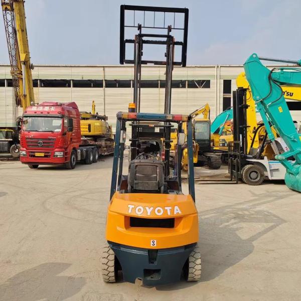 3 Tons Used Toyota Forklift With Comfortable Seat And Intuitive Control Panel