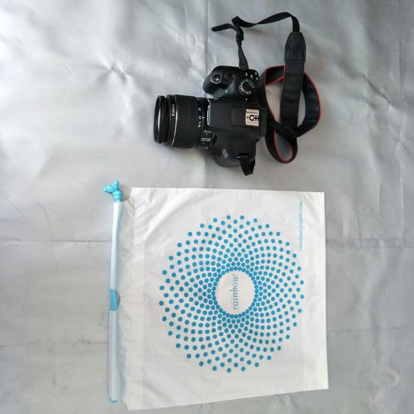 Эко- дружелюбные полиэтиленовые пакеты Дравстринг, белый прозрачный мягкий пластиковый размер кармана пачки В30 кс Л33км