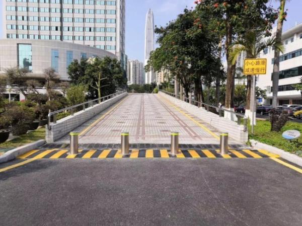 Anti-Collision Automatic Rising Bollards Embedded/Flanged Installation Security Lifting Columns