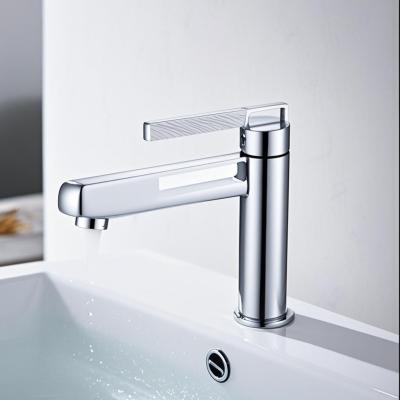 Brass Single Hole Bathroom Faucet Smooth Water Outlet Deck Mounted