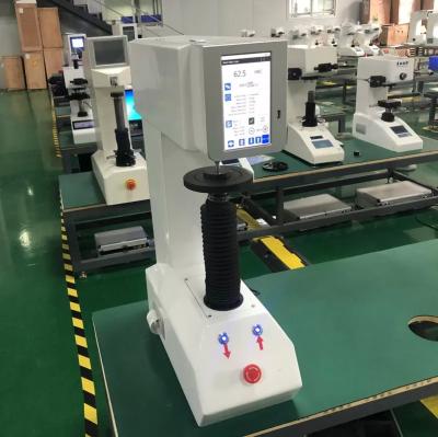 processo de teste automático do durómetro de 10kgf Digitas e carregamento descarregando o sistema