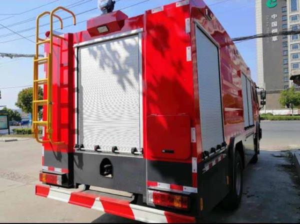 4X4 Off Road Fire Fighting Vehicles 5tons All Wheel Drive Water And Foam Fire Truck