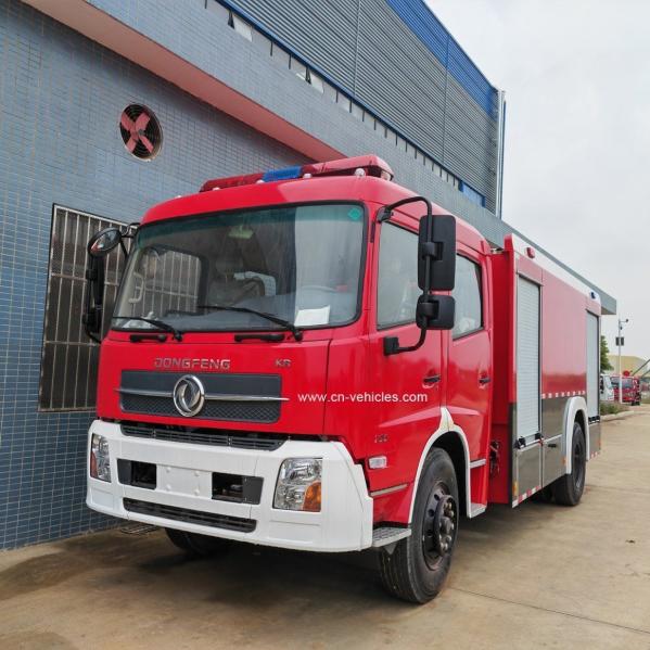 Dongfeng Water Tank Foam Fire Sprinkler Truck , Fire Fighting Water Truck 4X2