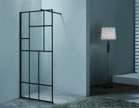Une salle de douche moderne sans cadre avec cadre noir rayures de verre et cadre en aluminium