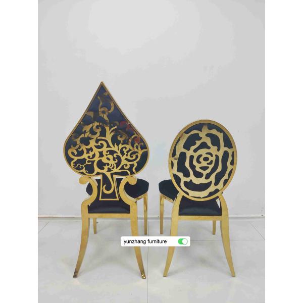 Золотое свадебное кресло, сложная роскошная конструкция, белая подушка.