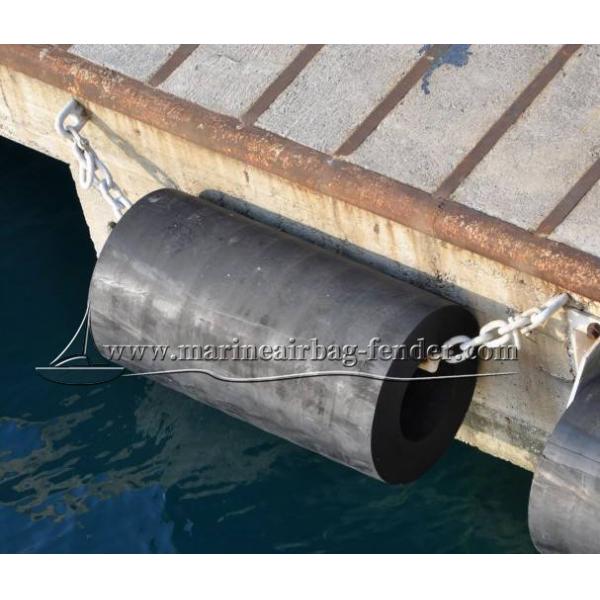 Cylindrical Marine Rubber Fender Bolted Installation For Offshore