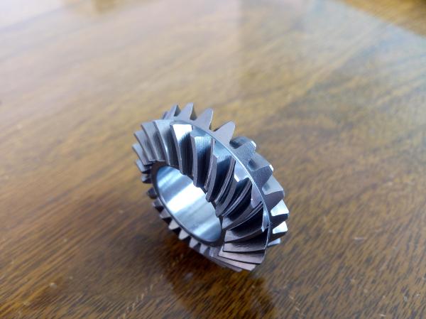 Double-sided Spiral Bevel Gears with Hyperbolic Surface Design for Long Service Life