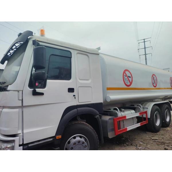 Capacité du moteur 4-6L 6X4 Chariot-citerne à carburant en acier au carbone pour le gaz pétrolier Diesel 25000 litres