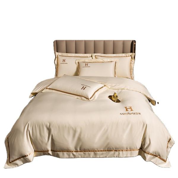 Set de ropa de cama de alta gama con cubierta de colcha de seda simple Cuatro piezas para los requisitos del cliente