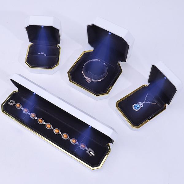 Logotipo personalizado Joyería ligera Caja de regalo para pulseras pendientes colgante collar de terciopelo Anillo de material hecho a mano