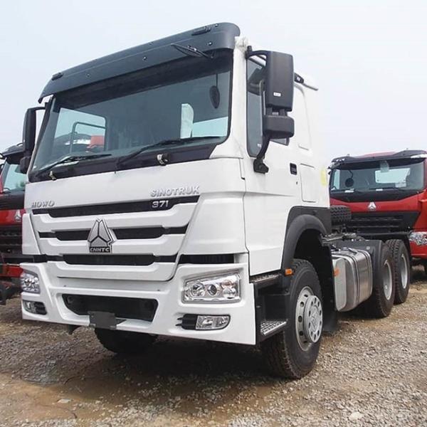 Sinotruck Diesel Fuel 6x4 WD615 Tractor Head Trucks With Sleeper