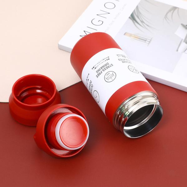 Une tasse d'isolation thermique en acier inoxydable japonais Harajuku 304