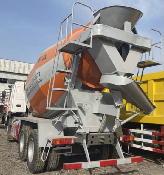 White 2016 HW76 Used Howo Mixer Truck 6*4 Second Hand Cement Mixing Lorry