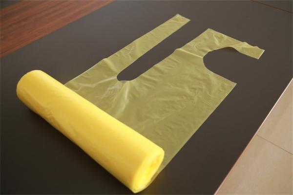 Disposable Plastic Kitchen Aprons On A Roll , Throw Away Aprons Body Protection