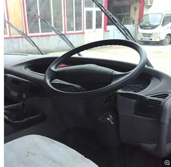 Cabina a estrenar de los recambios del camión de FAW J5