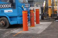 Bollardos fijos de 1000 mm de altura para un control eficaz del tráfico