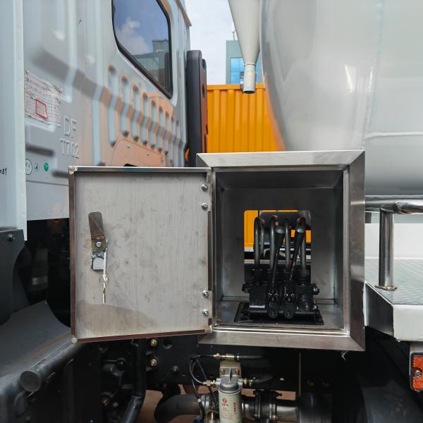 Dongfeng Captain D Suction Sewage Truck 4x2 Cummins Engine Sewage Sucking Truck