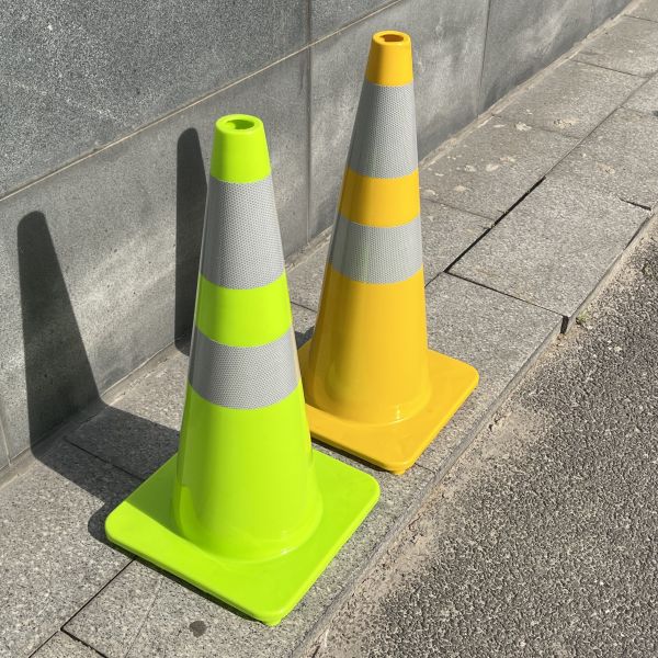 PVC 28inch 1.8kg 70cm Green Yellow Safety Barrier Cones For Traffic Control 700mm Road Safety Barrier