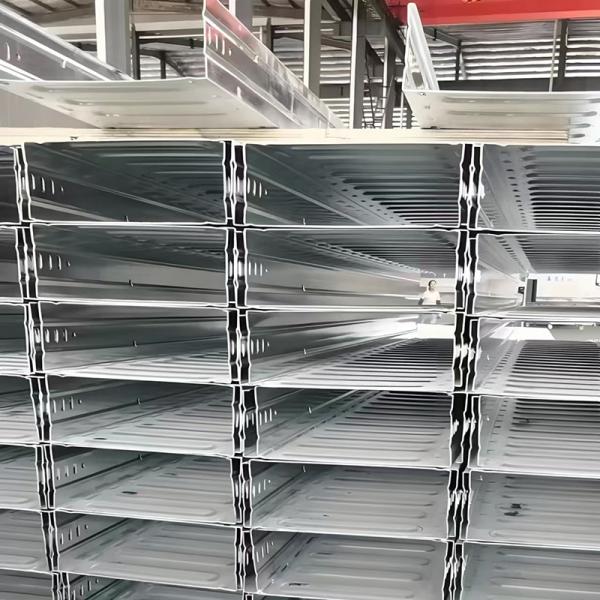 Medium Duty Load Capacity Galvanised Steel Trunking With Non Flammable Fire Resistance