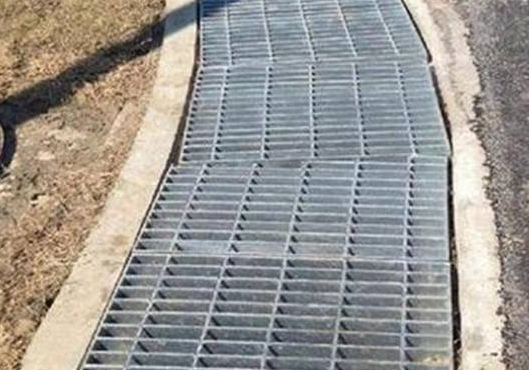 G303/30/100 гальванизировало стальной пол металла скрежещет решетку для стока