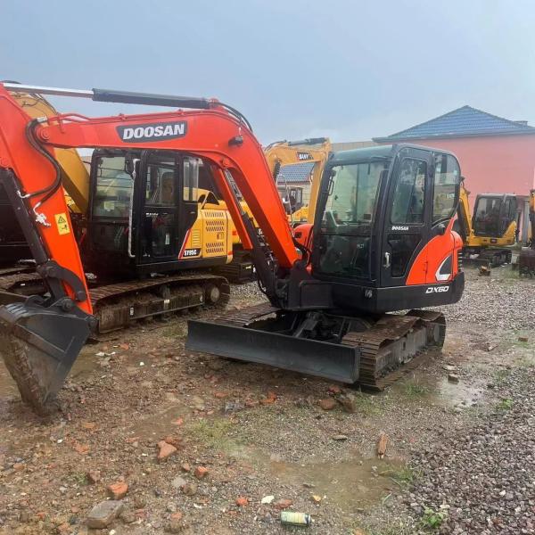Excavadora de rastreo usada DOOSAN DX60