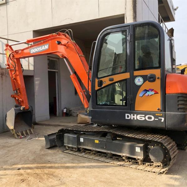 Used Doosan DH 60-7 Excavator 2020 Year Model 5.7 Ton Operating Weight Made in Korea
