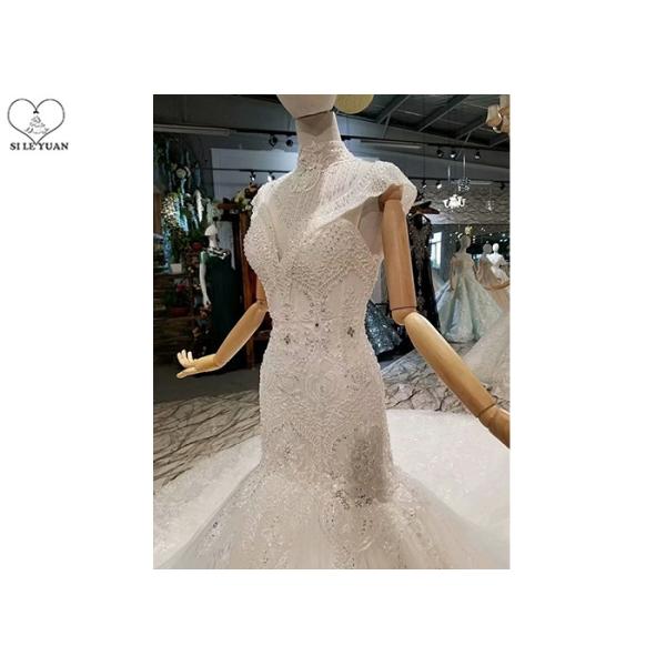Off White Ladies Bridal Gown / Sleeveless Fishtail Wedding Gown Beaded Lace