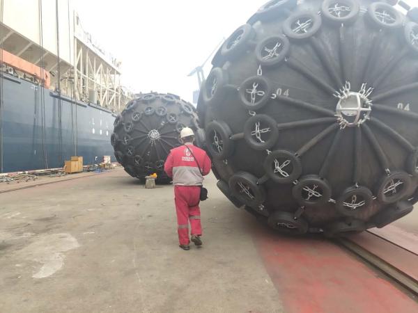 50KPa 80KPa Yokohama Pneumatic Rubber Fender With Chain And Tire Net