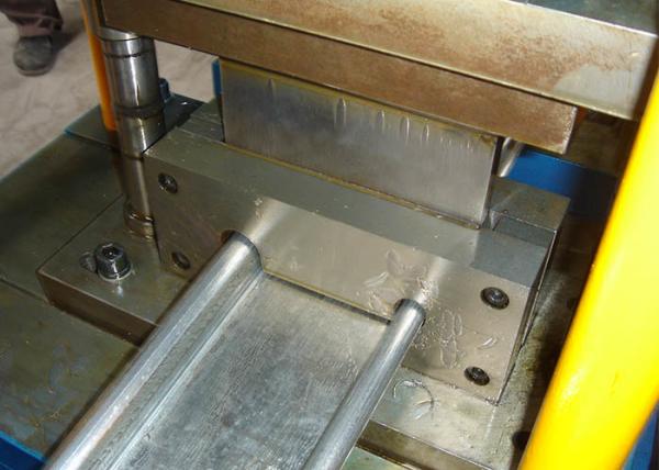 Metal Roller Shutter Door Roll Forming Machine 33 Stations 1250mm Feeding