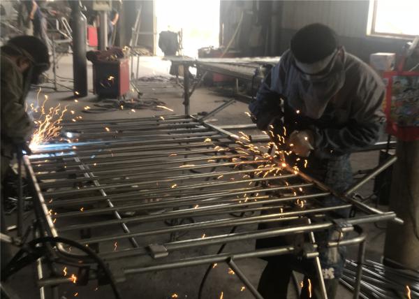 32mm wall thickness 1.00mm Crowd Control Barriers For United Kingdom Market Pre-galvanized