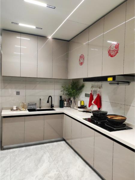 Three Section Track Linear Style Wood Kitchen Cabinet Wooden Cupboard