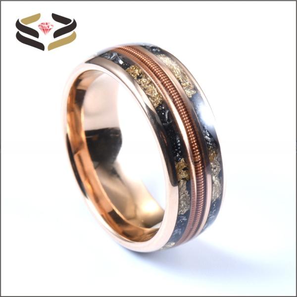 Anillo de la banda de boda de tungsteno para hombres 8mm Oro rosa con tripla guitarra de cuerdas de canal Meteorito de oro incrustación de papel
