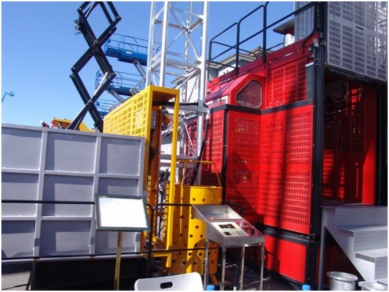 SC160/160 Подъемник для строительных материалов с двумя мачтами, 30 пассажирских подъемников