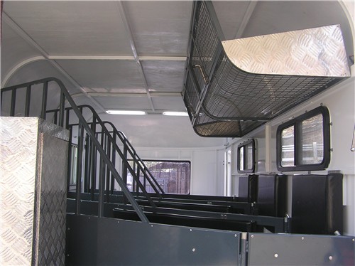 Chinese two horse trailer for sale,3 horse angle load trailer manufacturer